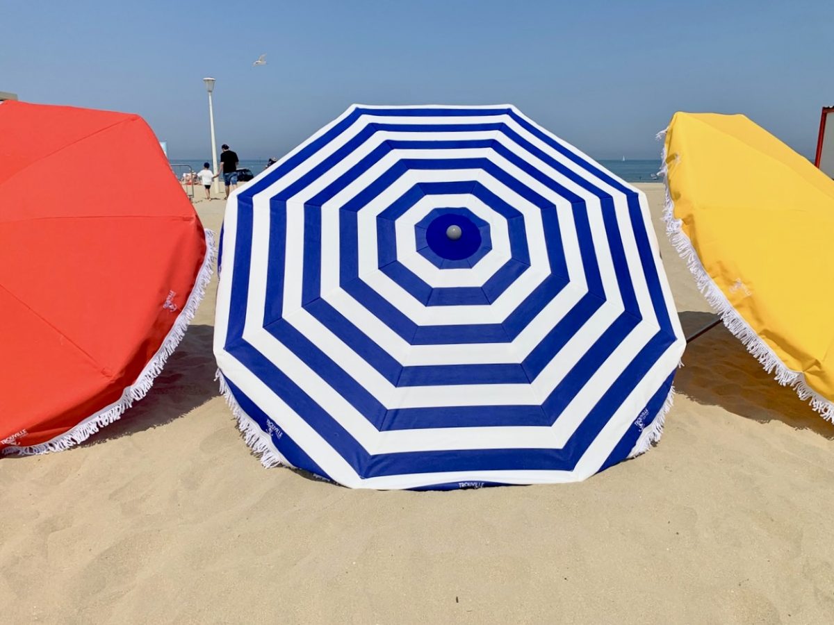 The return of umbrellas to the beach