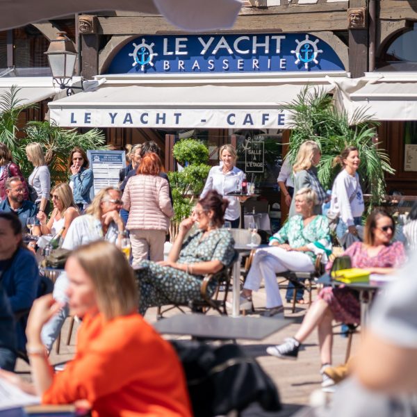 Le Yacht Café