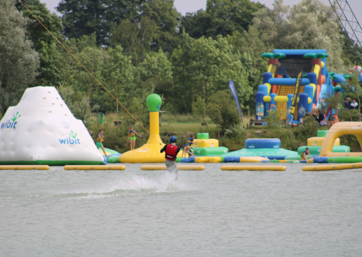 water-ski-lift-and-inflatable-structure